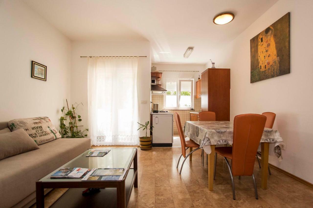 Apartment Beba ロヴィニ エクステリア 写真