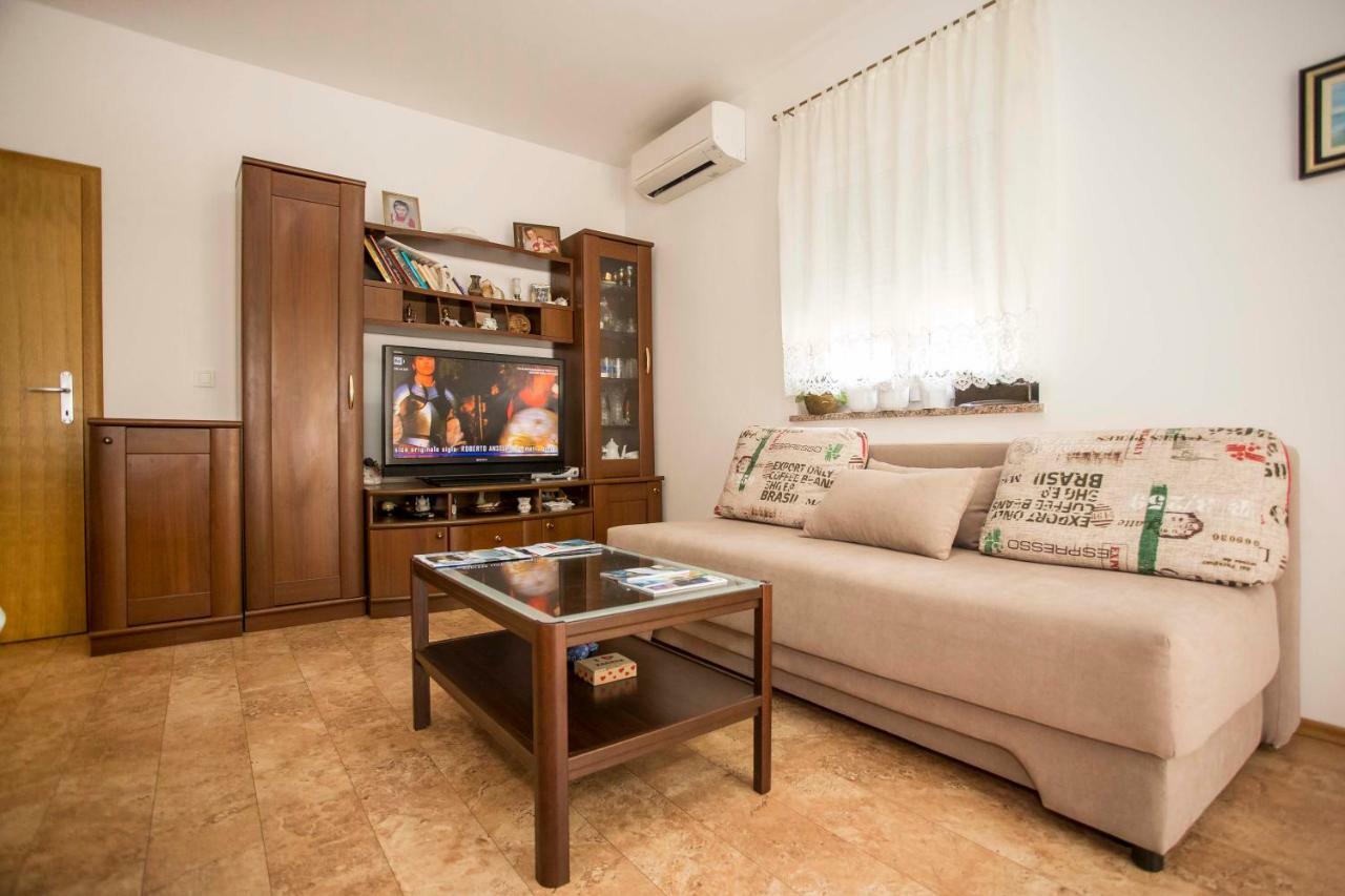 Apartment Beba ロヴィニ エクステリア 写真